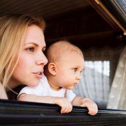 VANLIFE : ces parents qui ont tout quitté pour vivre avec leurs enfants dans 8m2